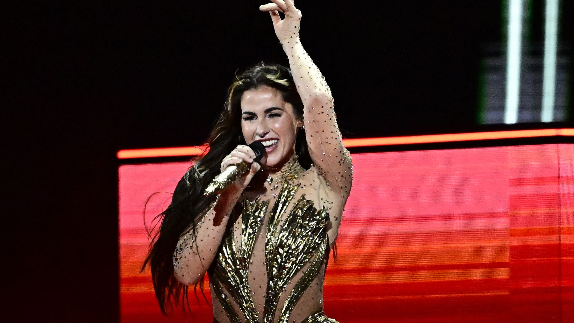 ESC-Sensation: Sarah Engels reißt sich Kleid vom Leib