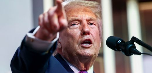Donald Trump Trump will für Dienstag geplanten Angriff auf Iran gestoppt haben – »sehr positive Entwicklung« bei Gesprächen