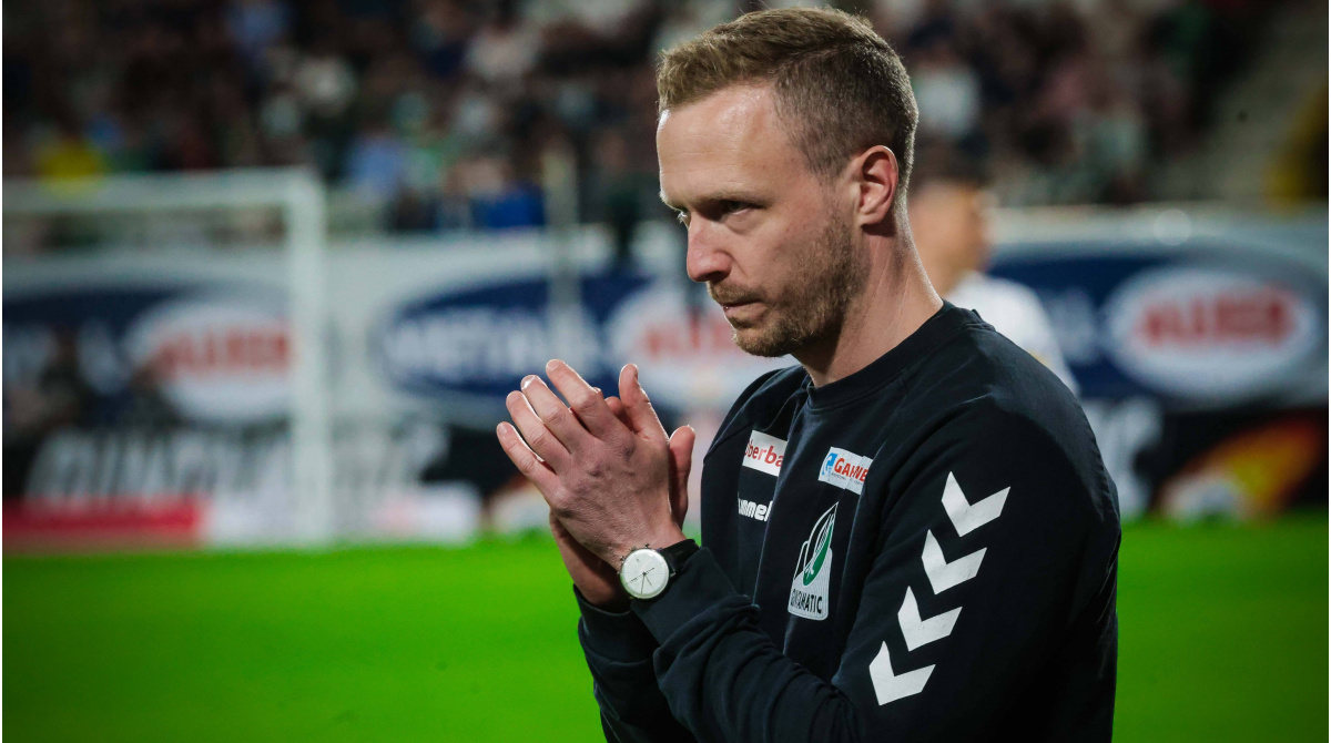 abschied-aus-ried-ksc-laesst-sich-von-trainer-senft-ueberzeugen.jpg Abschied aus Ried: KSC lässt sich von Trainer Senft überzeugen