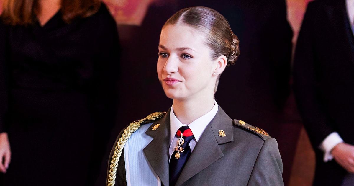 prinzessin-leonor-von-spanien-springt-bei-fallschirmausbildung-aus-400-metern-hoehe.jpg Prinzessin Leonor von Spanien springt bei Fallschirmausbildung aus 400 Metern Höhe