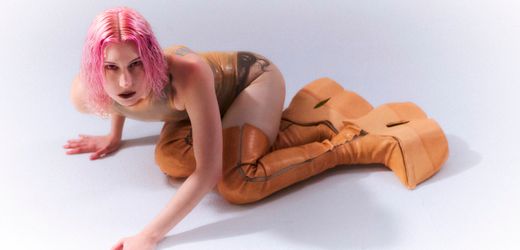 Techno-Pop von Floss: Prickelig in Pink