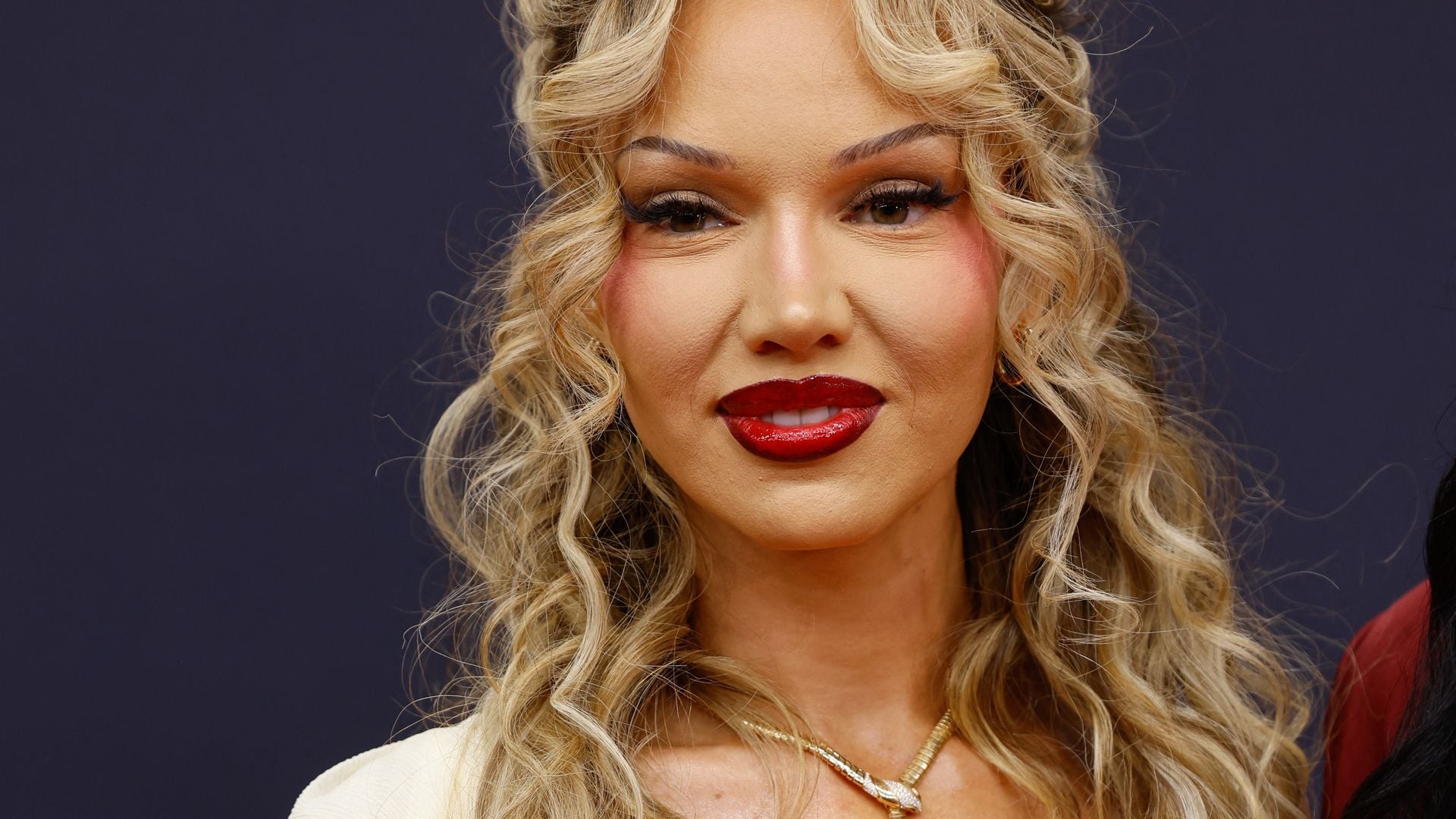 Shirin David veredelt KitschKriegs Song „Gut Genug“