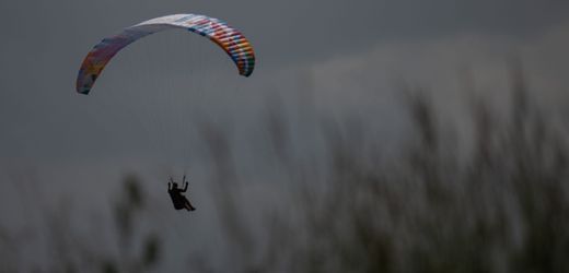 oesterreich-kleinflugzeug-zerfetzt-gleitschirm-pilotin-nur-leicht-verletzt.jpg Österreich: Kleinflugzeug zerfetzt Gleitschirm – Pilotin nur leicht verletzt