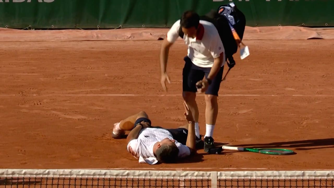 French Open: Tennis-Star sackt nach Matchball zusammen
