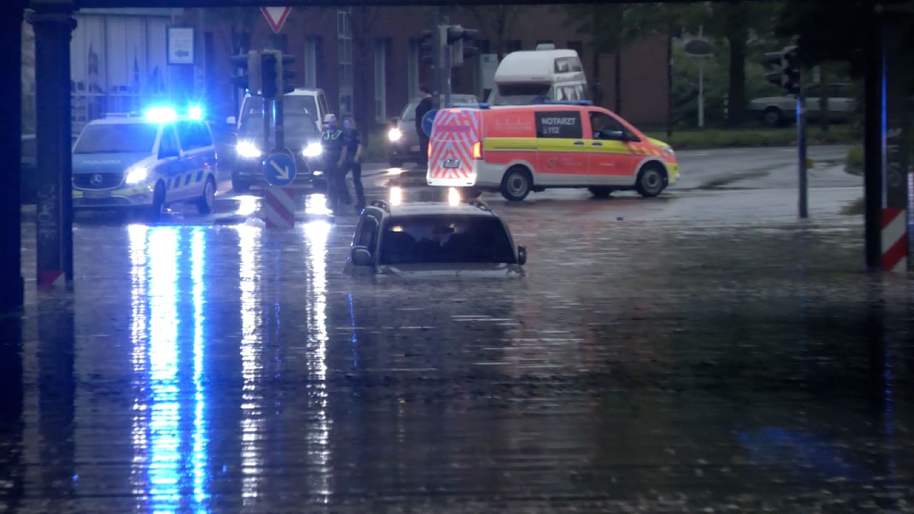 Unwetter wütet im Norden und Westen: Starkregen, Hagel, Sturmböen