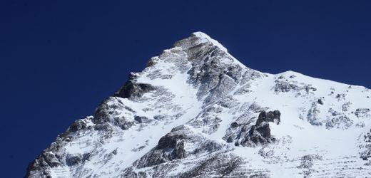 mount-everest-mehr-als-1000-bergsteiger-erklimmen-hoechsten-berg-der-welt-in-einer-saison.jpg Mount Everest: Mehr als 1000 Bergsteiger erklimmen höchsten Berg der Welt in einer Saison