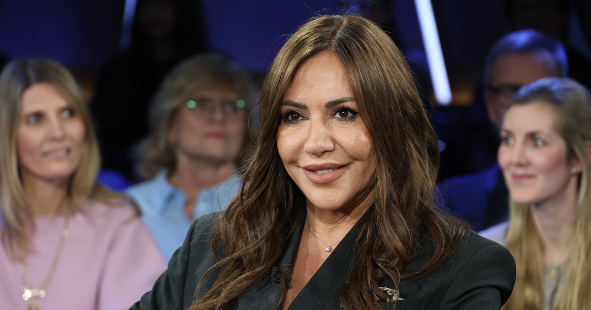 Simone Thomalla im „Hammerhosenanzug“ -Partner