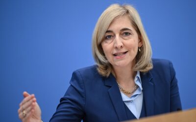 Sparplan von Warken: Wer pflegt, soll weniger Rente kriegen!