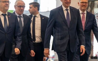 Bundesregierung: Gewerkschaften und Arbeitgeber kommen missgestimmt ins Kanzleramt