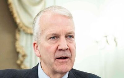 Alaska-Wahl: Dan Sullivan fordert Dan Sullivan heraus. Die Namensgleichheit ist ein Problem
