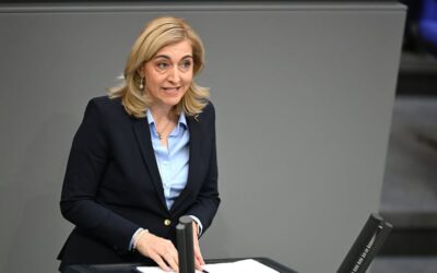 +++ Bundespolitik +++: Hitzige Debatte über Warkens Kassen-Sparpaket im Bundestag