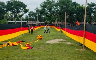 WM 2026 News heute: Landwirt aus Bangladesch entrollt kilometerlange Deutschland-Fahne