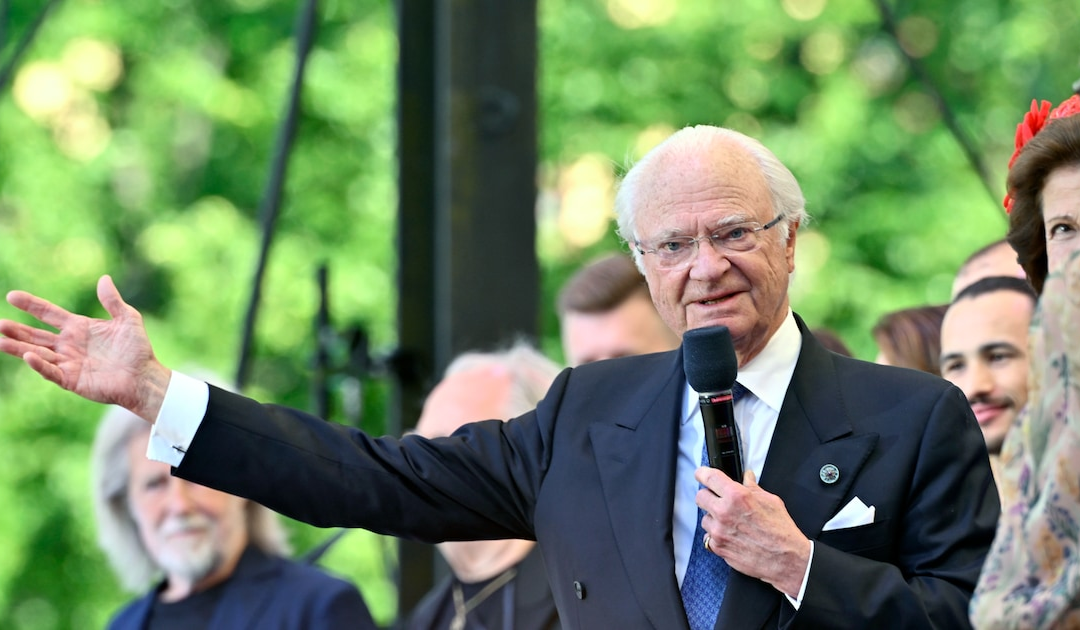 Carl Gustaf bringt seine Gäste zum Lachen: „Haltet durch, es wird großartig!“