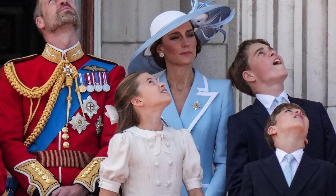 Prinz George kämpft bei „Trooping the Color“ mit sich