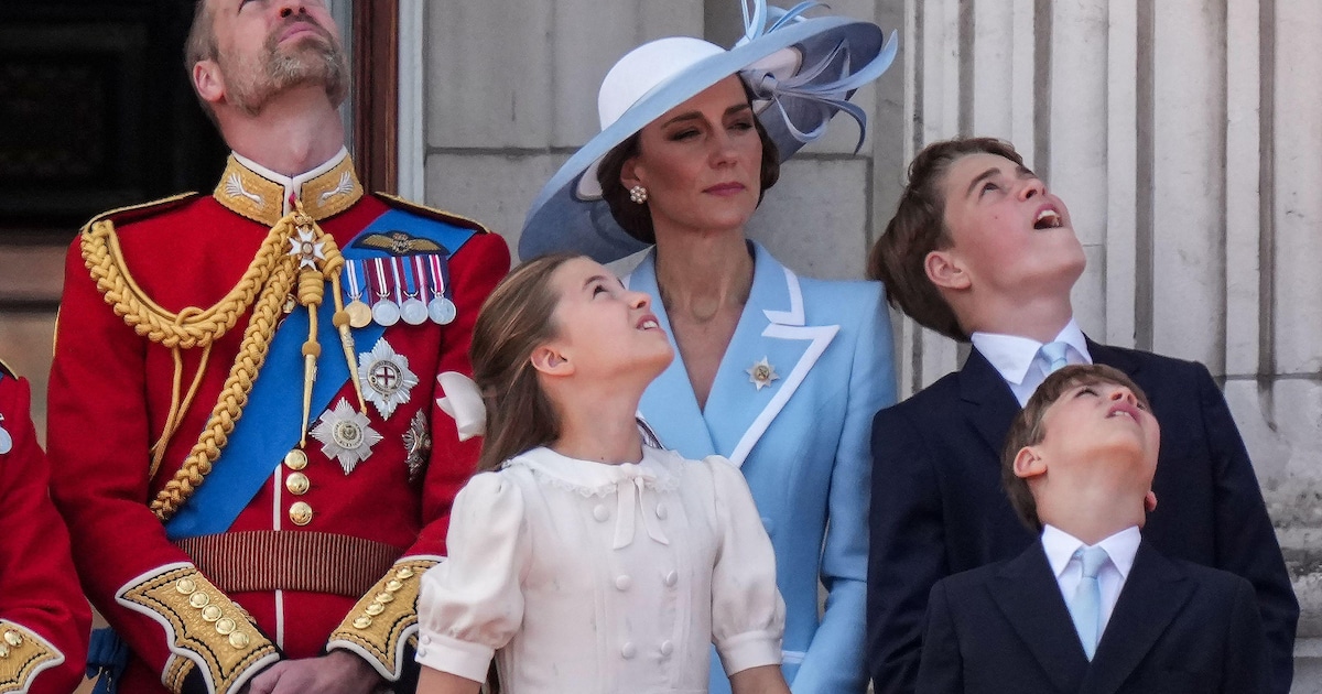 Prinz George kämpft bei „Trooping the Color“ mit sich