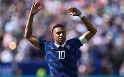 Doppelpack von Mbappé: Frankreich startet mit Sieg in Titelmission
