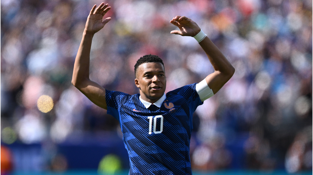 Doppelpack von Mbappé: Frankreich startet mit Sieg in Titelmission