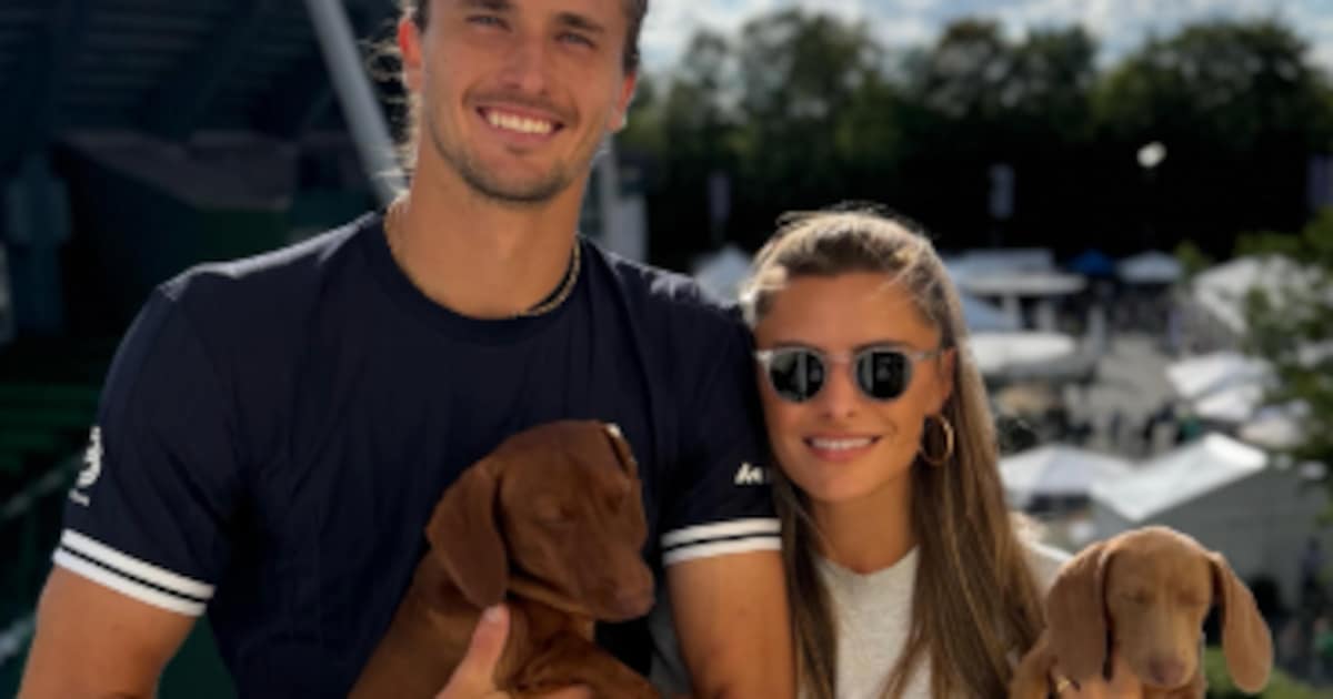 Süßer Schnappschuss: Alexander Zverev und Sophia Thomalla mit ihren Dackeln im Familienglück